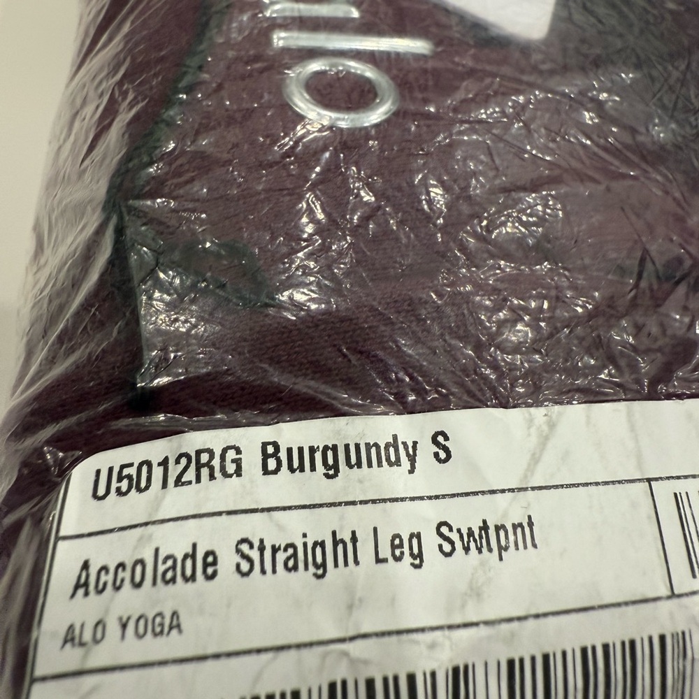 NWT Alo Yoga Burgundy accolade straight leg sweatpants - Picture 7 of 7